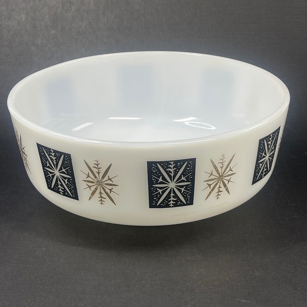 Federal Glass Atomic Starburst Milk Glass Mixing Bowl 3.5 Qt Vintage MCM White